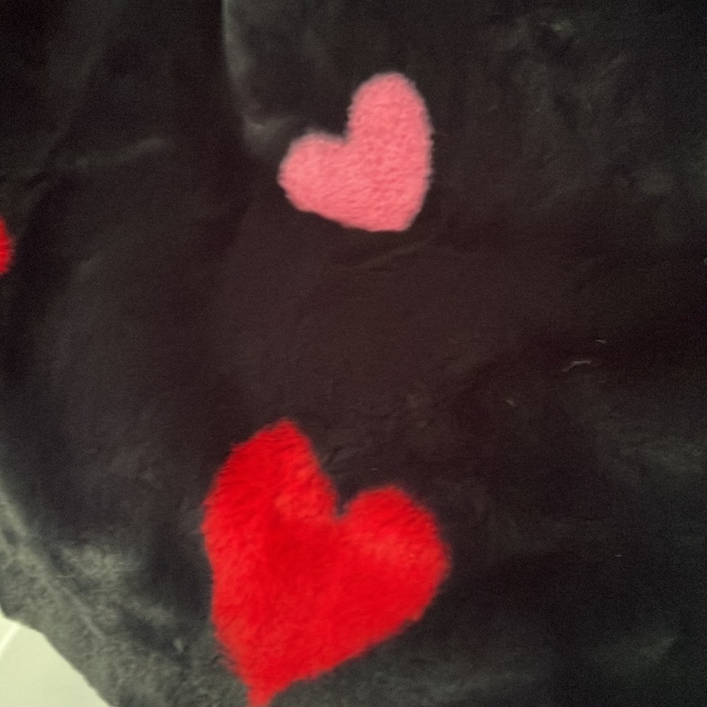 Kate Spade Medium plush robe black with red & pink hearts & pockets! Valentine’s - Picture 12 of 17